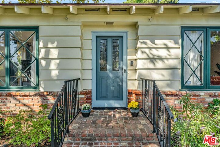 Property Photo:  725 Edgeview Drive  CA 91024 