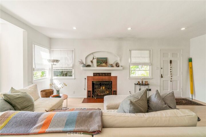 Property Photo: 820 Opal Street CA 90277
