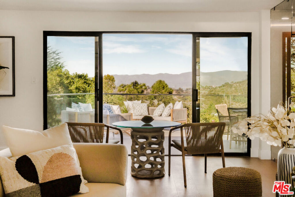 Property Photo:  8921 Appian Way  CA 90046 