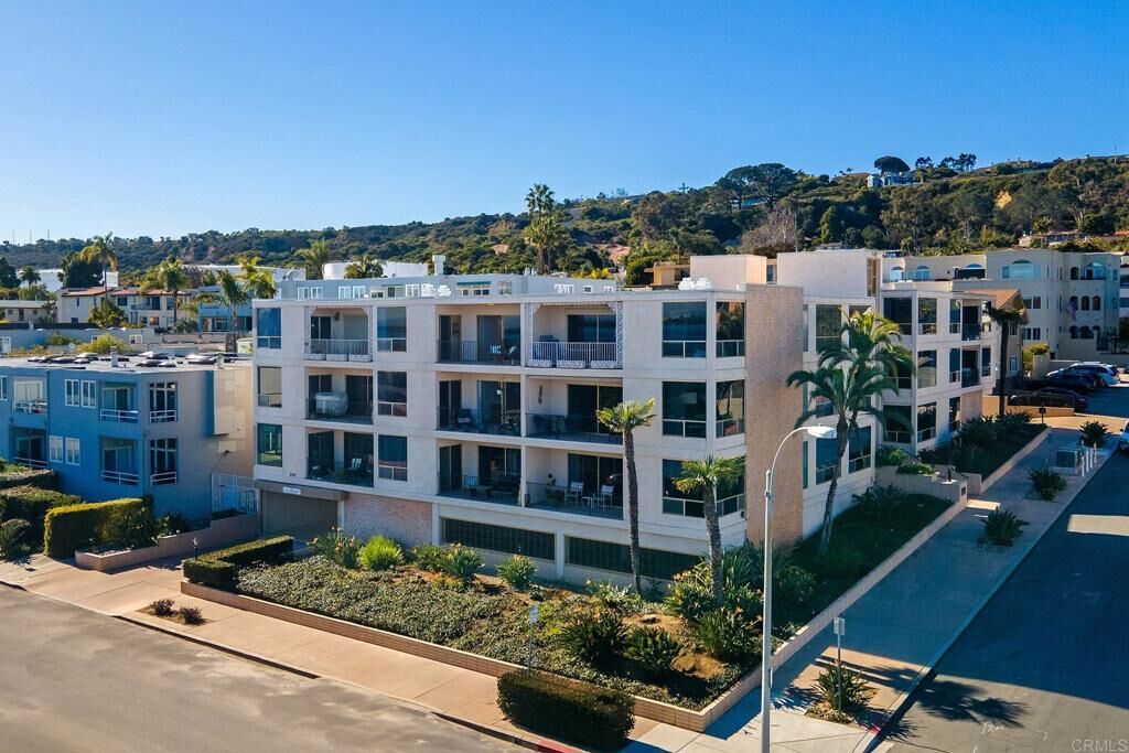 Property Photo: 2915 Lawrence St. 8 CA 92106