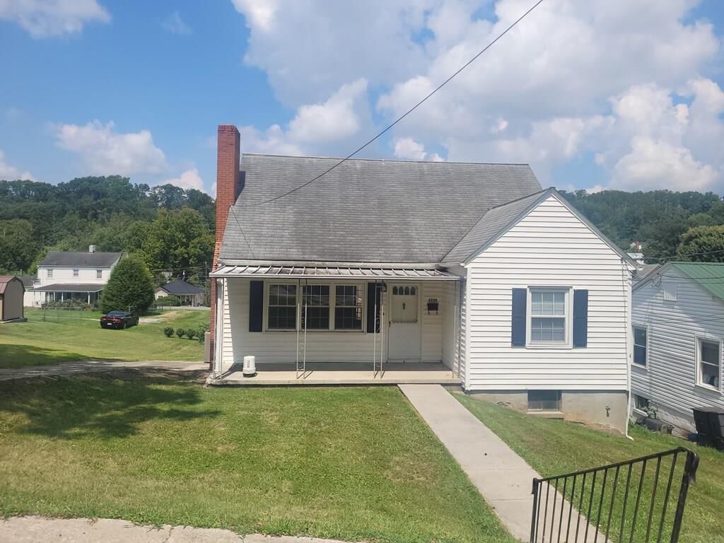Property Photo:  1720 Whitethorn St Ext  WV 24701 