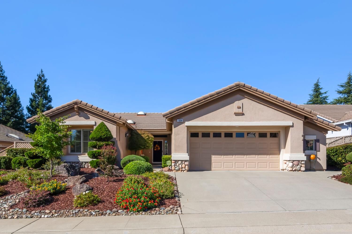 Property Photo: 1004 Shadow Glen Place CA 95648