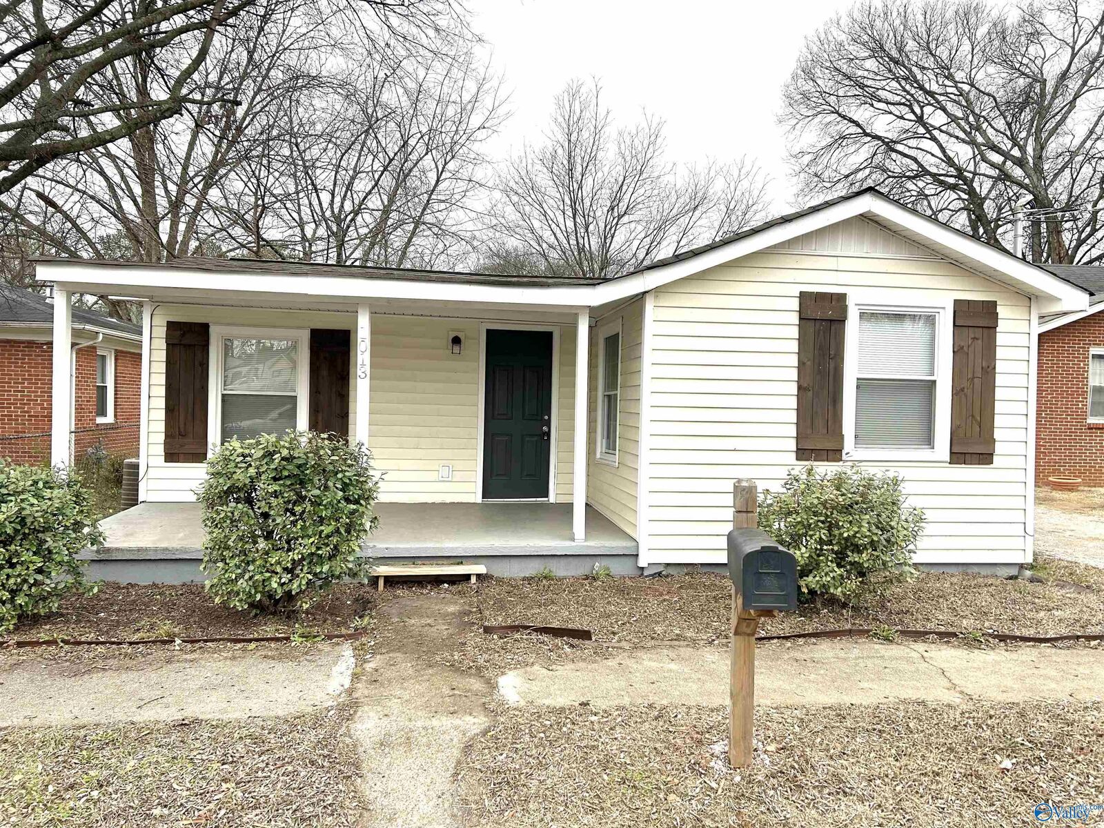 Property Photo: 1013 Meadow Drive AL 35816