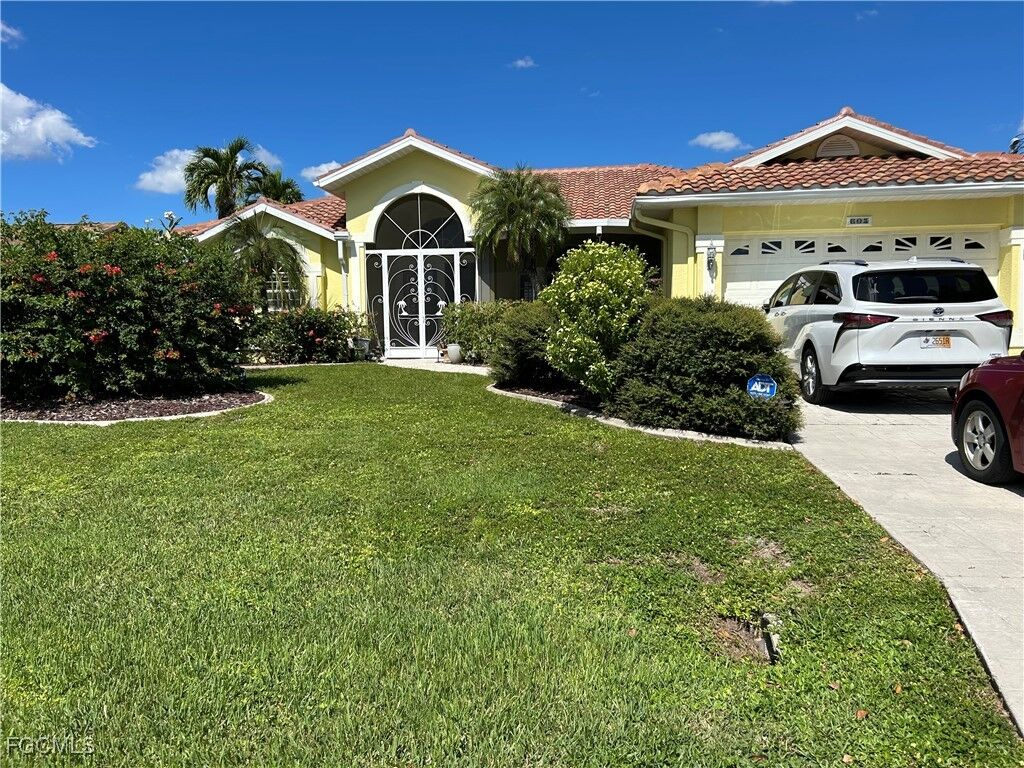 Property Photo:  605 SW 51st Terrace  FL 33914 