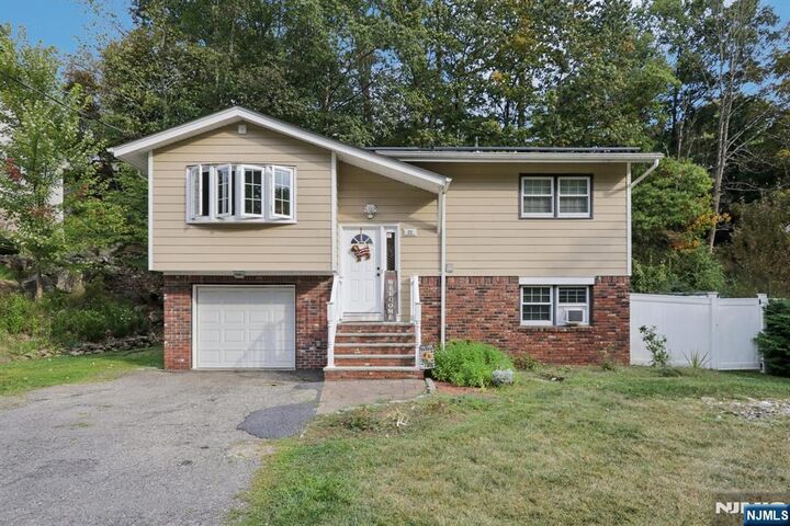 Property Photo:  23 Fordham Trail  NJ 07843 