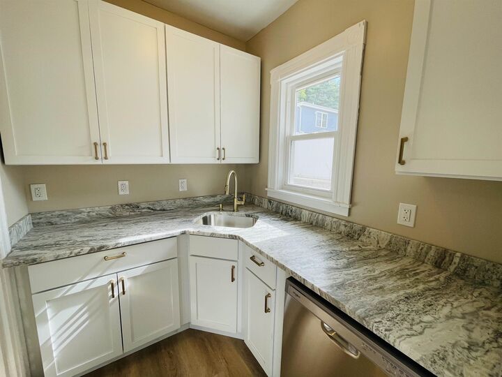 Property Photo:  118 W Hillcrest Avenue  NH 03103 