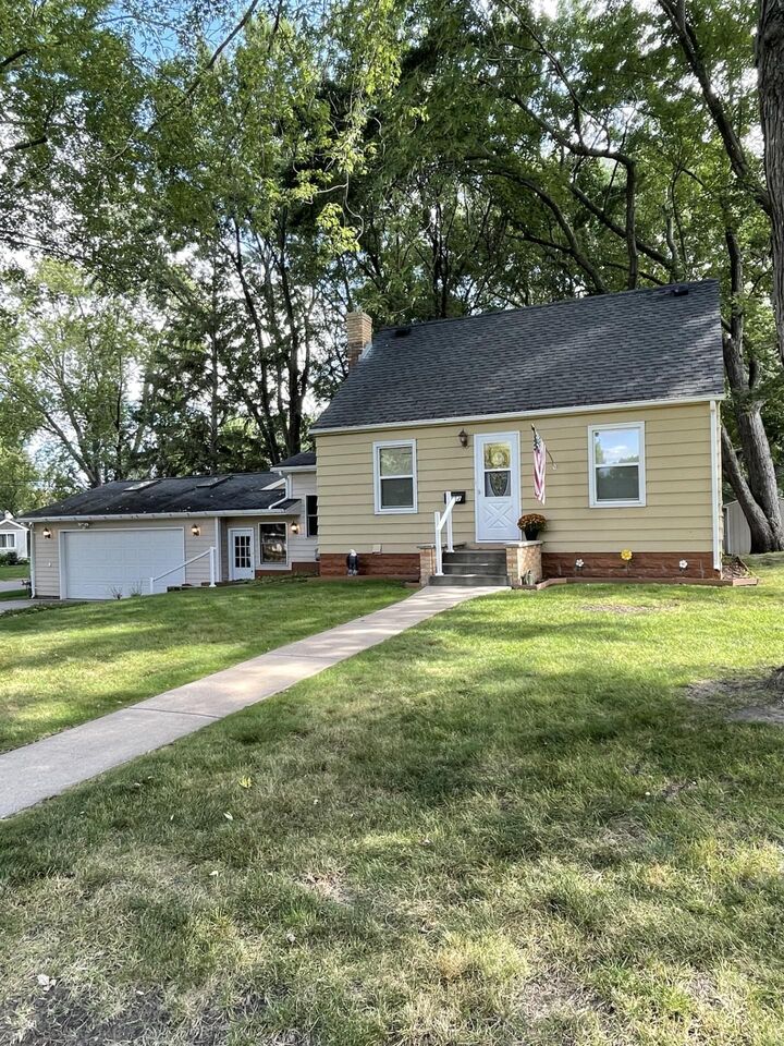 Property Photo:  4552 Brunswick Avenue N  MN 55422 
