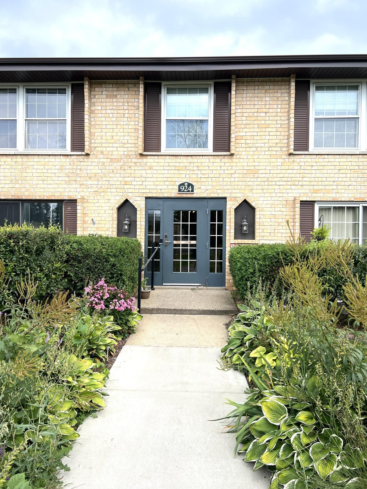 Property Photo: 924 Westbrooke Way 3 MN 55343