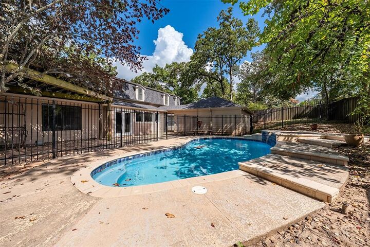 Property Photo: 1705 Devonshire Drive TX 75703
