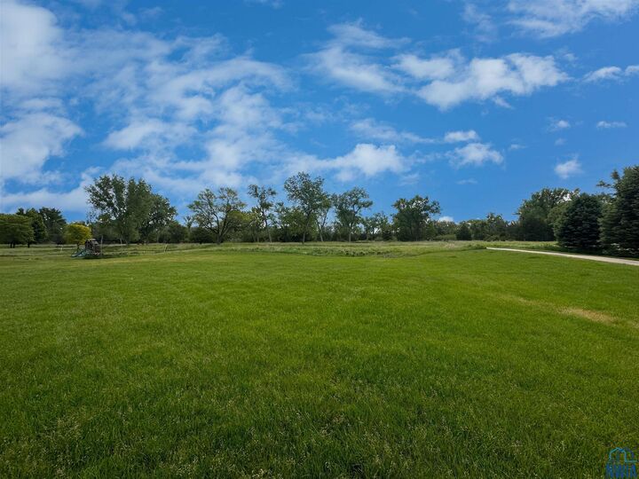 Property Photo: 920 Wynstone Drive SD 57038