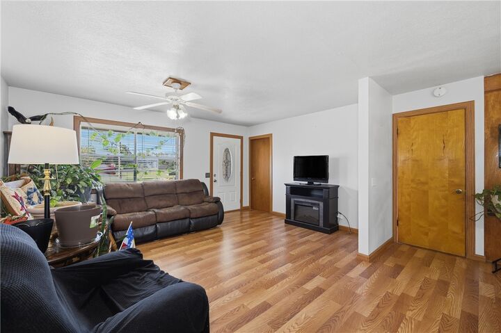 Property Photo: 2011 S 13th Street AR 72758