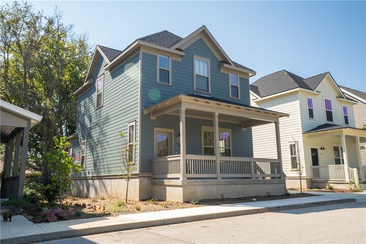 Property Photo: 363 E 11th Street AR 72701