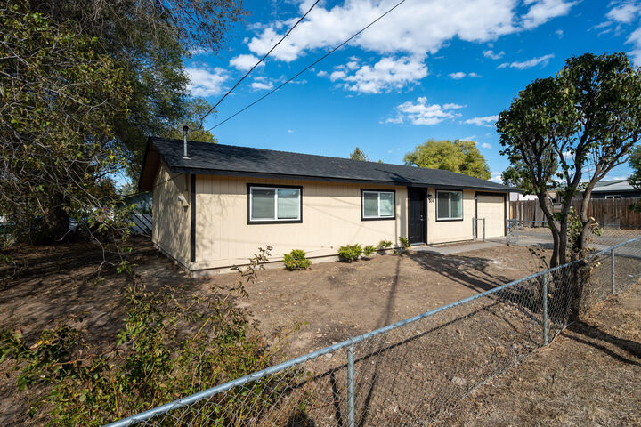 Property Photo: 336 SW H Street OR 97741