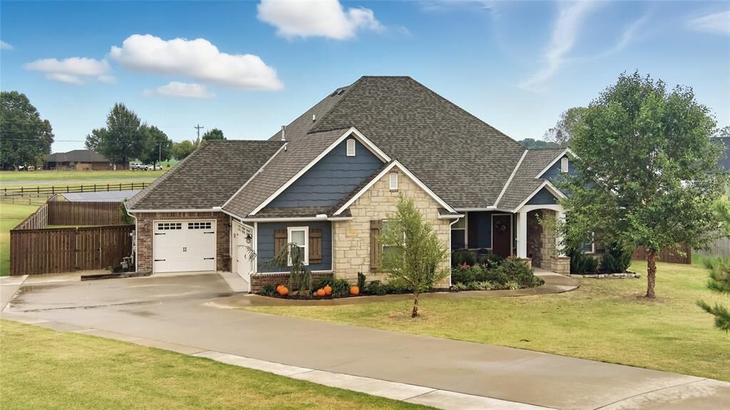 Property Photo: 217 Shelby Circle OK 73093