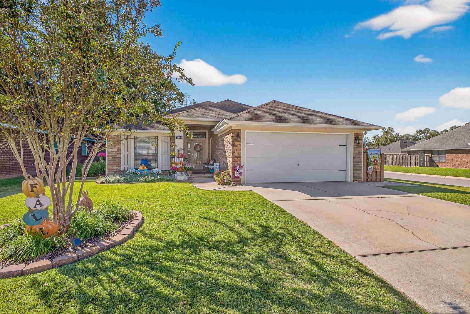 Property Photo: 6065 Dunridge Dr FL 32571