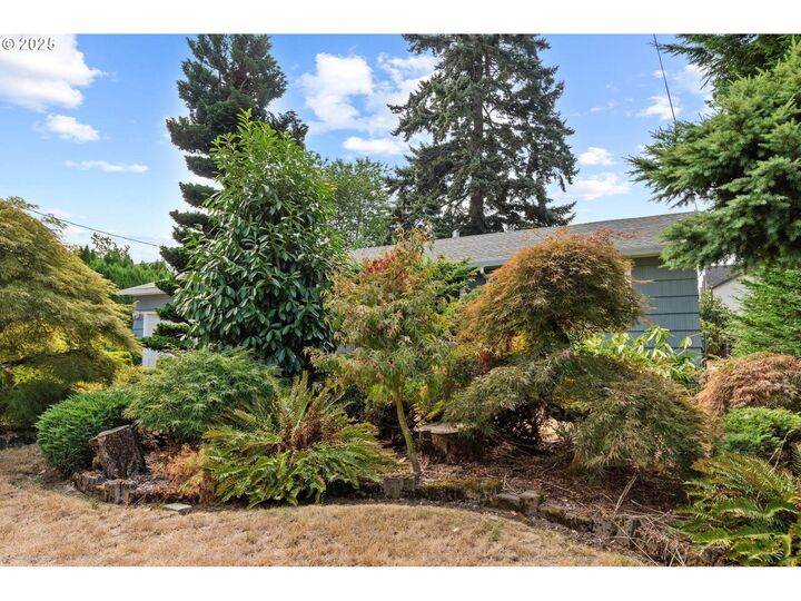 Property Photo: 8504 NE Eugene St NE OR 97220