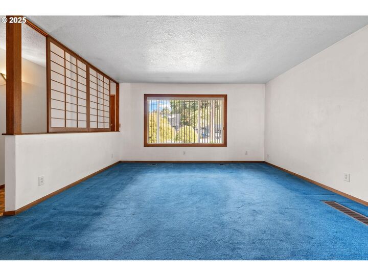 Property Photo:  8504 NE Eugene St NE  OR 97220 