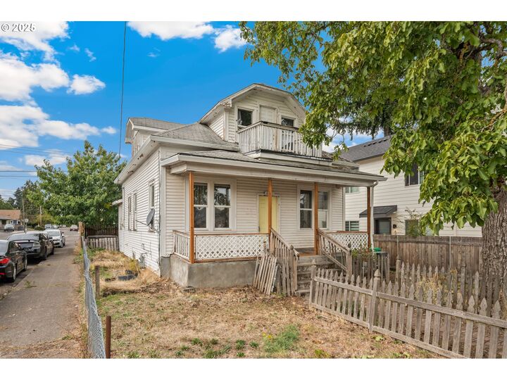 Property Photo:  6221 SE 83rd Ave  OR 97266