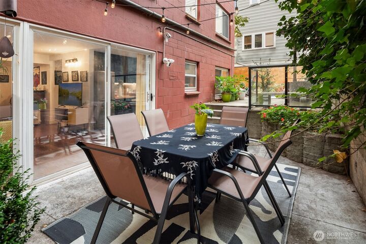 Property Photo: 752 Bellevue Avenue E 107 WA 98102