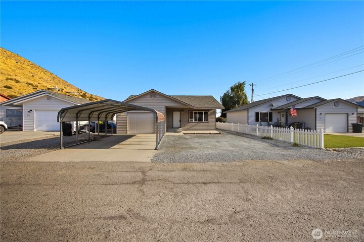 Property Photo: 122 Kelly Street WA 98846