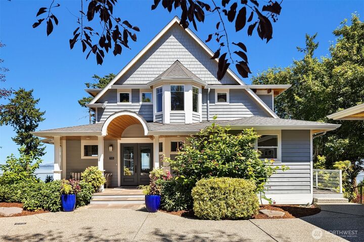 Property Photo: 715 Tillicum Way WA 98282
