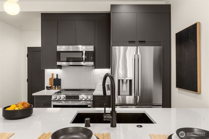 Property Photo:  113  24th Avenue E B  WA 98112 