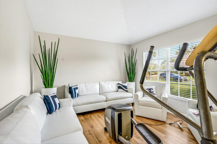 Property Photo: 520 N Valencia Circle SW FL 32968