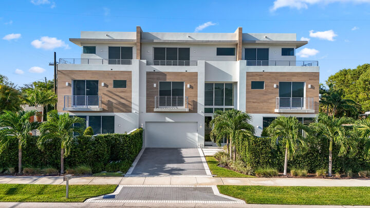 Property Photo: 200 NE 7th Avenue 2 FL 33483