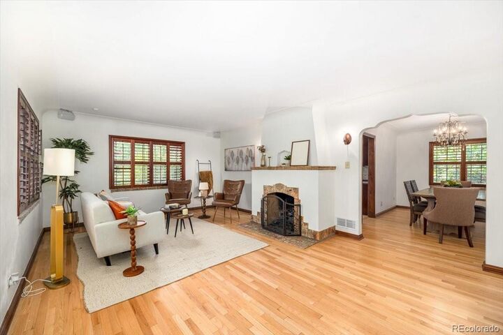 Property Photo:  1090 Bonnie Brae Boulevard  CO 80209 