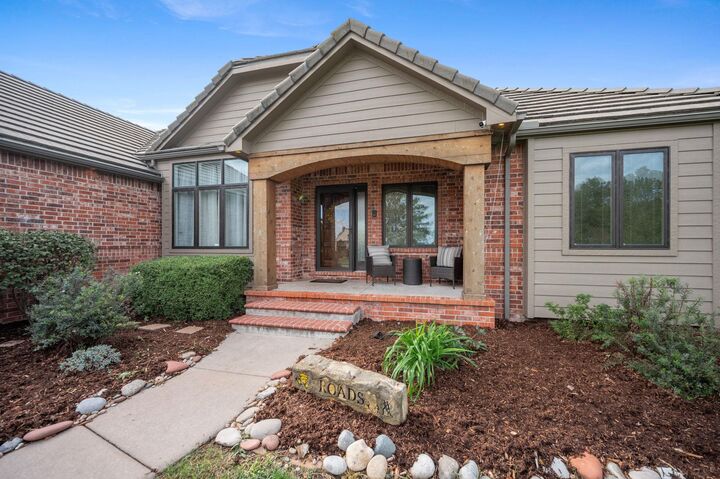 Property Photo: 2740 N North Shore Ct KS 67205