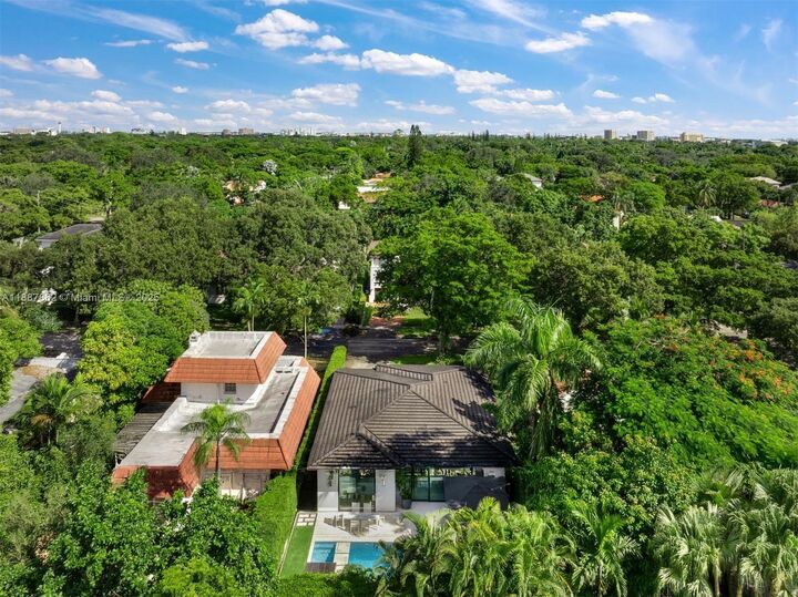 Property Photo: 740 Majorca Ave FL 33134