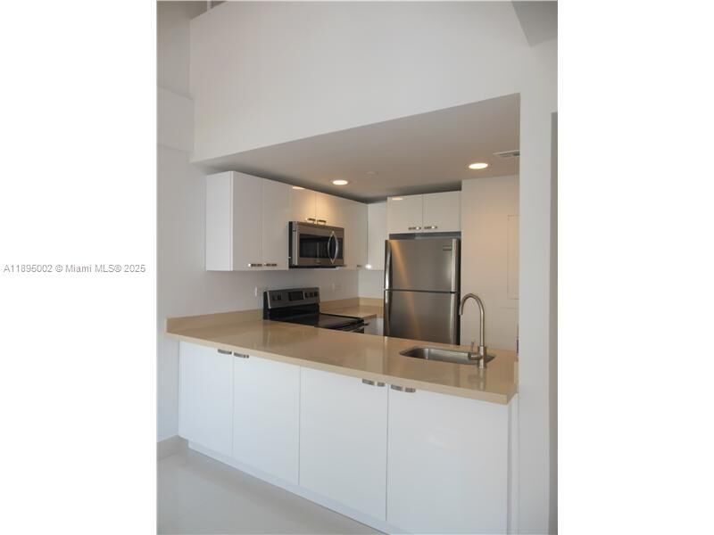 Property Photo: 2801 Florida Ave 417 FL 33133