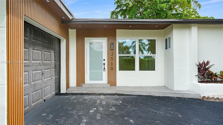 Property Photo: 2510 N Pine Island Rd FL 33322