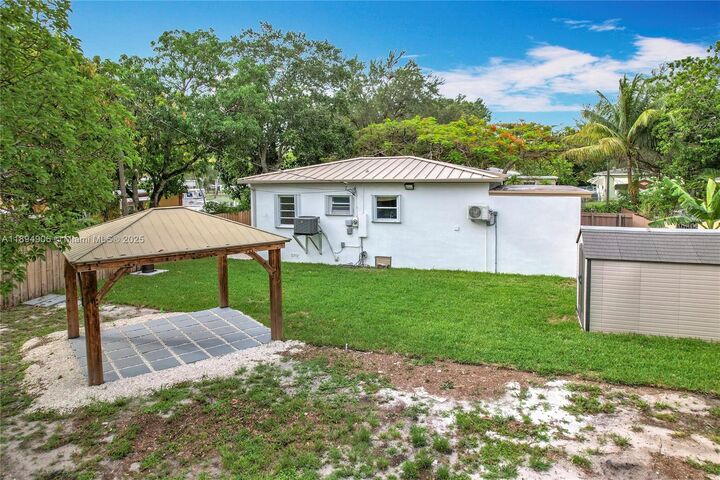 Property Photo: 1535 NW 124th St FL 33167