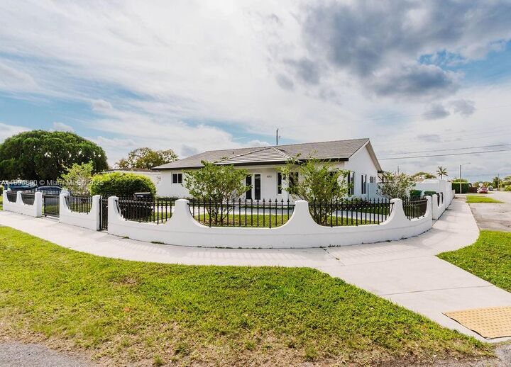 Property Photo:  4202 SW 98th Ave  FL 33165 