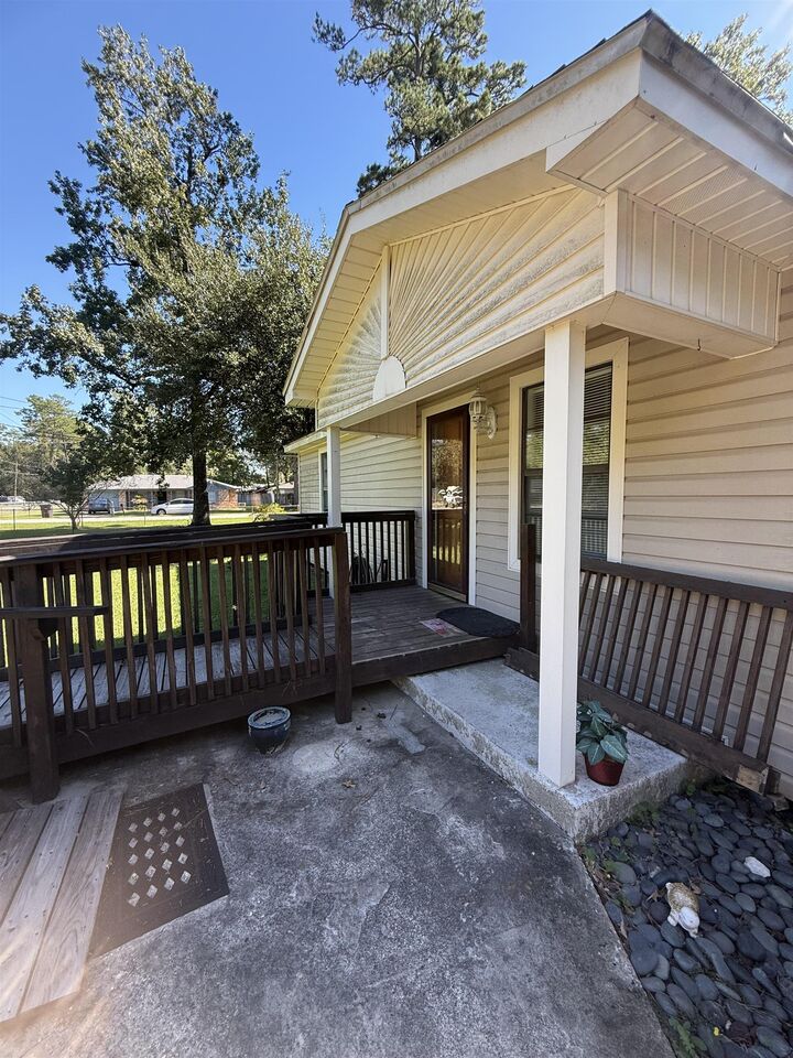Property Photo:  515 Park  TX 77662