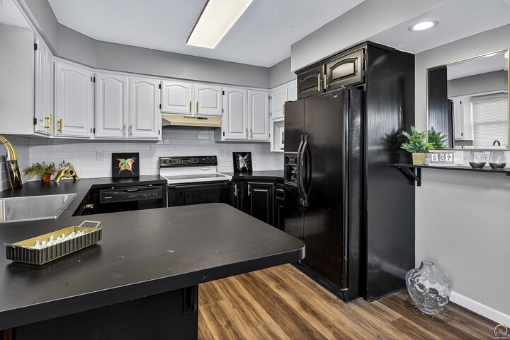 Property Photo: 4112 SE Illinois Ave KS 66609