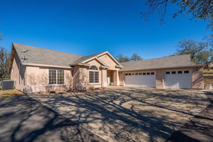 Property Photo: 13470 Luna Drive CA 96003