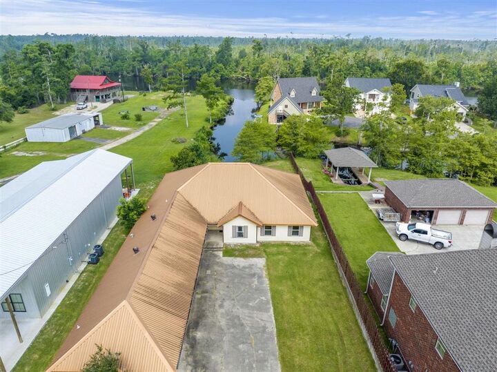 Property Photo: 3701 Davis Road LA 70669