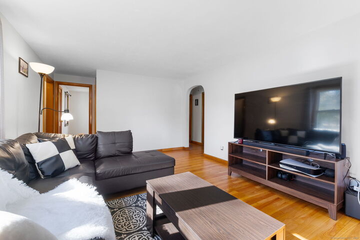 Property Photo: 404 Elmwood Drive CT 06096