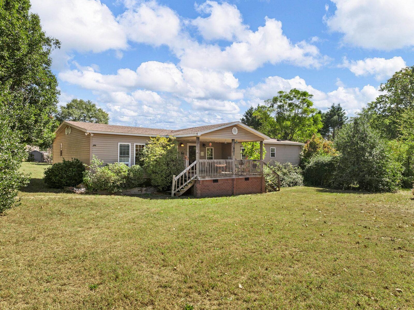 Property Photo: 1801 Riddle Road SC 29374
