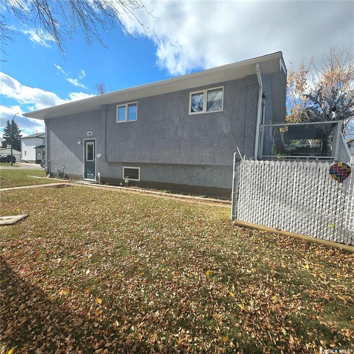 Property Photo:  1596 McIntosh Drive  SK S6V 7B8 