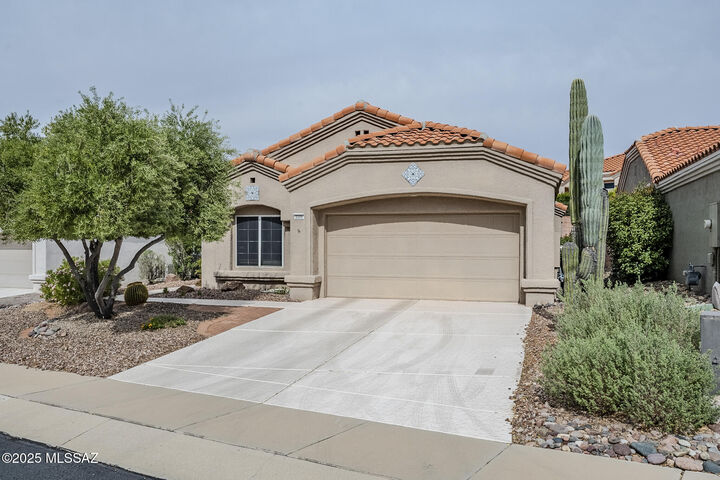 Property Photo: 2229 E Celosia Way AZ 85755