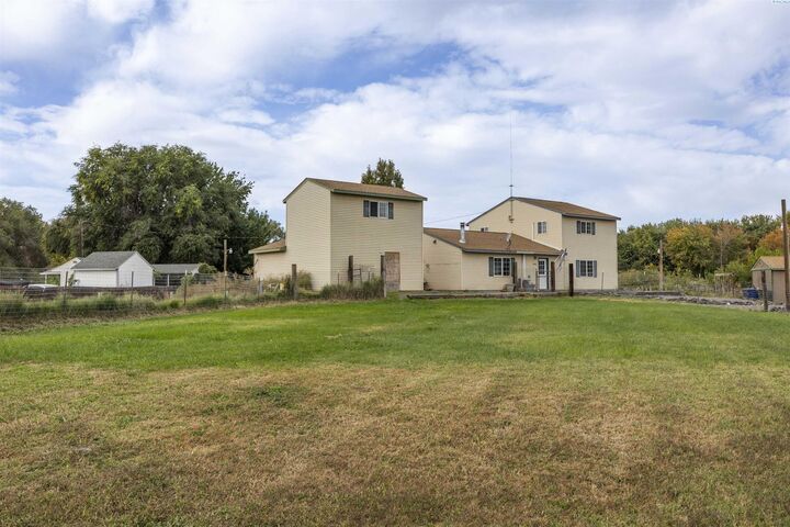 Property Photo: 2975 Hyde Road WA 99354