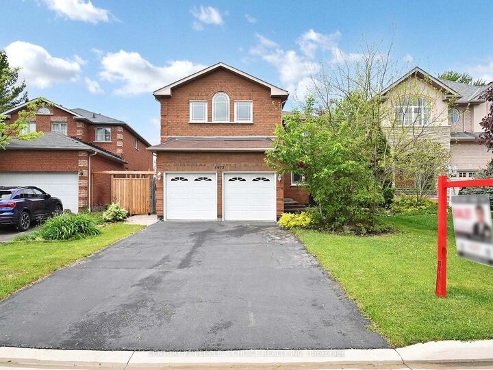 Property Photo:  5972 Aquarius Court  ON L5M 4Z9 