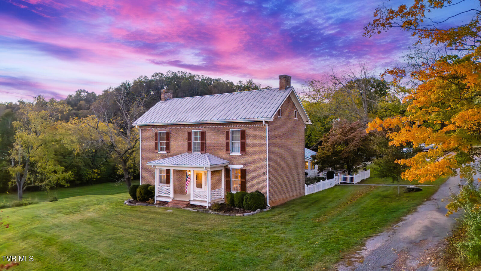 Property Photo: 1549 Highway 126 TN 37620