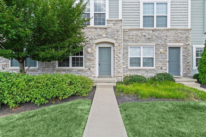 Property Photo: 5726 Hayden Run Boulevard OH 43016