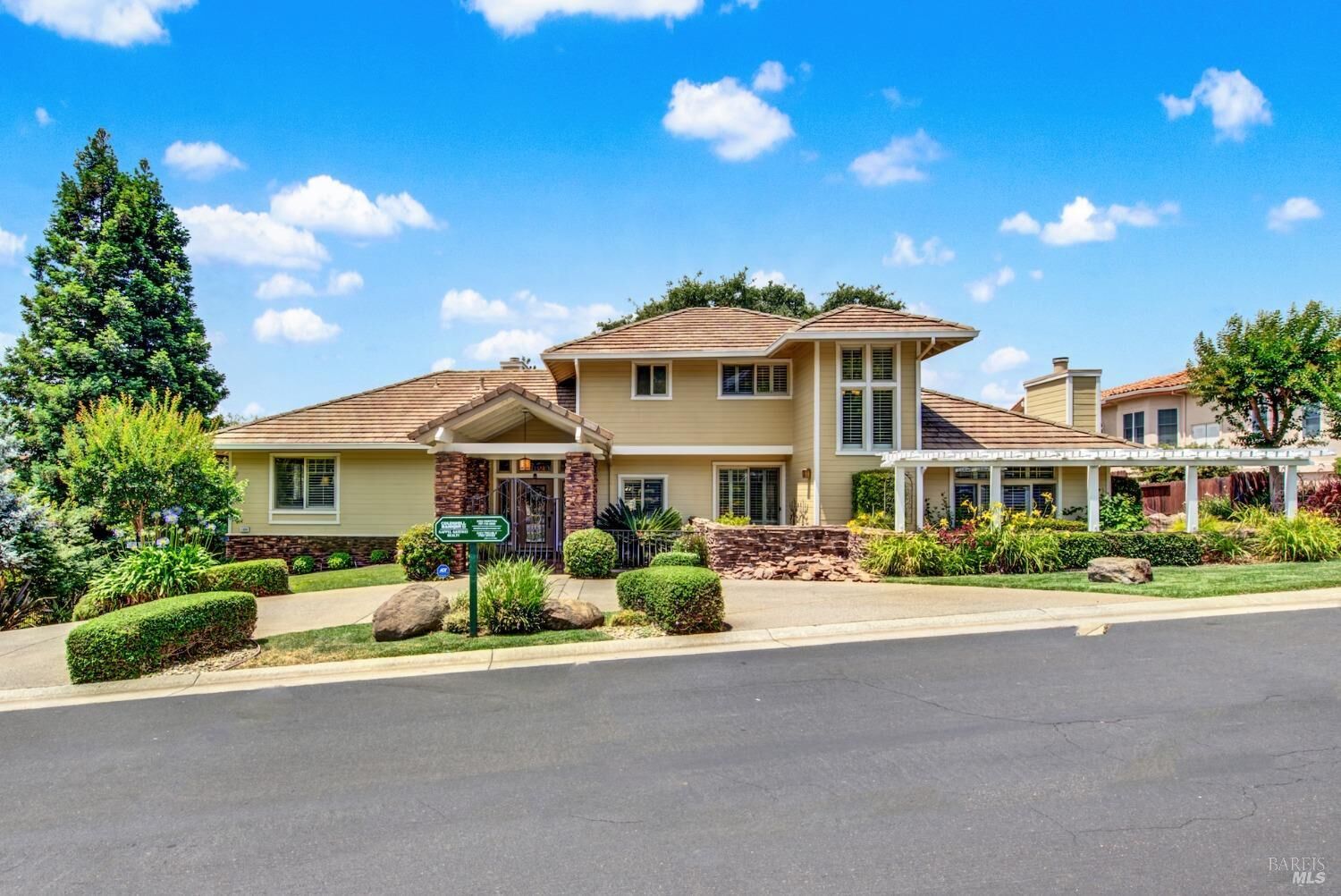 Property Photo: 1009 Cypressridge Place CA 94534