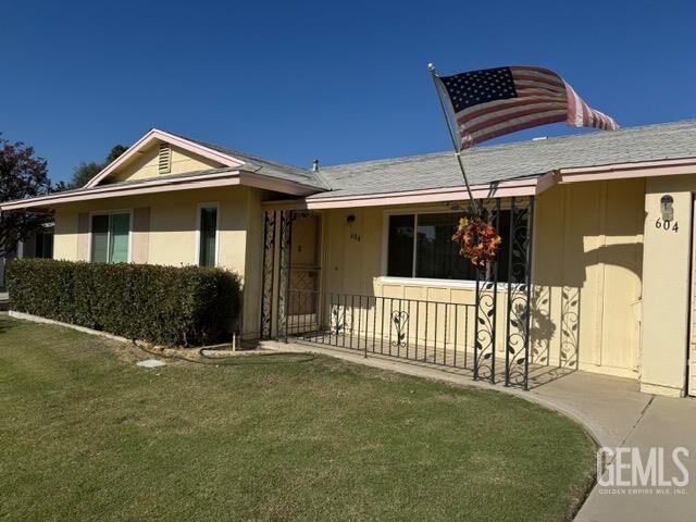 Property Photo: 604 River Oaks Drive CA 93309
