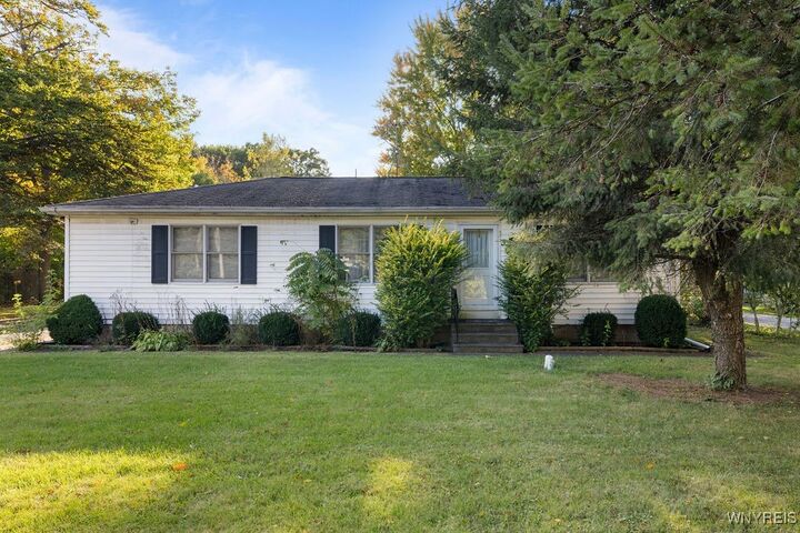 Property Photo: 3210 Woodland Avenue NY 14304